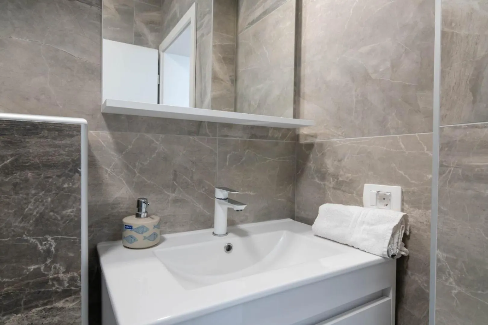Crowonder Luxury Pag New Apartments With Seaview Pag Town 0*,  Kroatien